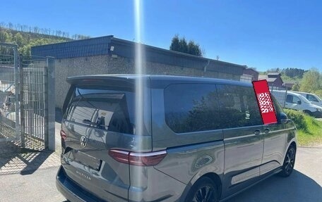 Volkswagen Multivan, 2023 год, 5 580 000 рублей, 3 фотография