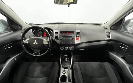 Mitsubishi Outlander III рестайлинг 3, 2008 год, 750 000 рублей, 14 фотография