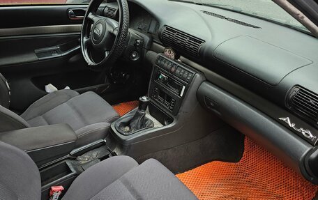 Audi A4, 1998 год, 300 000 рублей, 17 фотография
