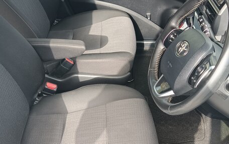 Toyota Sienta II, 2021 год, 1 600 000 рублей, 8 фотография