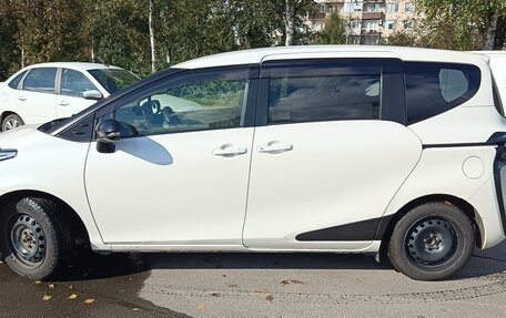 Toyota Sienta II, 2021 год, 1 600 000 рублей, 5 фотография