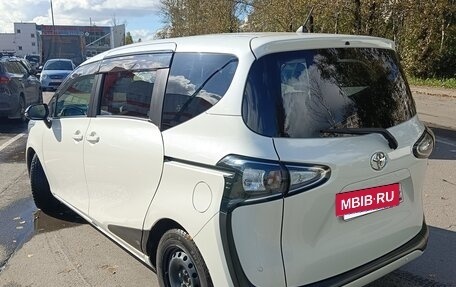 Toyota Sienta II, 2021 год, 1 600 000 рублей, 2 фотография