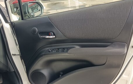 Toyota Sienta II, 2021 год, 1 600 000 рублей, 14 фотография