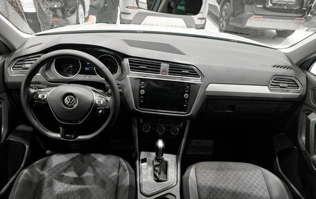 Volkswagen Tiguan II, 2019 год, 2 050 000 рублей, 17 фотография