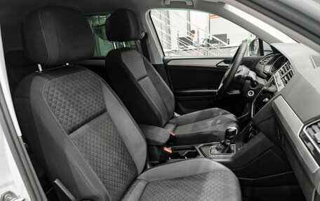Volkswagen Tiguan II, 2019 год, 2 050 000 рублей, 13 фотография
