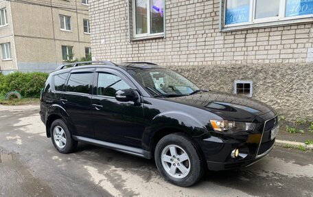 Mitsubishi Outlander III рестайлинг 3, 2011 год, 1 470 000 рублей, 2 фотография