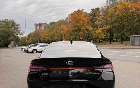 Hyundai Elantra, 2022 год, 1 975 000 рублей, 2 фотография