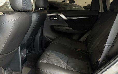 Mitsubishi Pajero Sport III рестайлинг, 2019 год, 2 900 000 рублей, 19 фотография