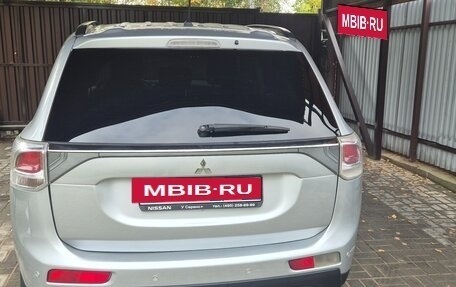 Mitsubishi Outlander III рестайлинг 3, 2014 год, 1 250 000 рублей, 2 фотография