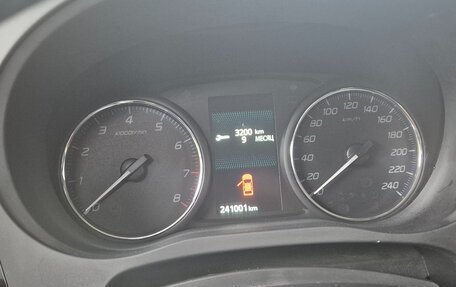 Mitsubishi Outlander III рестайлинг 3, 2014 год, 1 250 000 рублей, 10 фотография