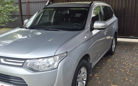 Mitsubishi Outlander III рестайлинг 3, 2014 год, 1 250 000 рублей, 12 фотография