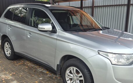 Mitsubishi Outlander III рестайлинг 3, 2014 год, 1 250 000 рублей, 13 фотография
