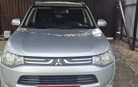 Mitsubishi Outlander III рестайлинг 3, 2014 год, 1 250 000 рублей, 11 фотография