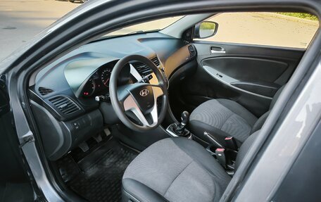 Hyundai Solaris II рестайлинг, 2011 год, 745 000 рублей, 14 фотография