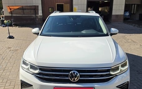 Volkswagen Tiguan II, 2021 год, 3 700 000 рублей, 1 фотография