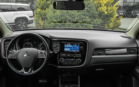 Mitsubishi Outlander III рестайлинг 3, 2016 год, 2 248 000 рублей, 10 фотография