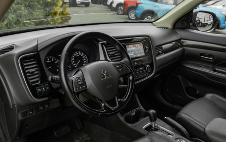 Mitsubishi Outlander III рестайлинг 3, 2016 год, 2 248 000 рублей, 14 фотография