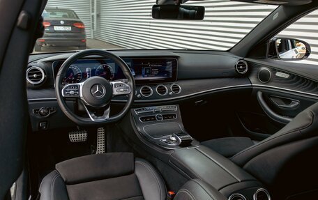 Mercedes-Benz E-Класс, 2019 год, 2 925 000 рублей, 21 фотография