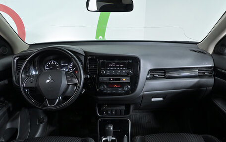 Mitsubishi Outlander III рестайлинг 3, 2019 год, 1 890 000 рублей, 11 фотография