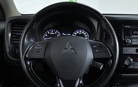 Mitsubishi Outlander III рестайлинг 3, 2019 год, 1 890 000 рублей, 10 фотография