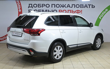Mitsubishi Outlander III рестайлинг 3, 2019 год, 1 890 000 рублей, 14 фотография