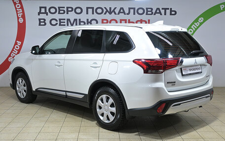 Mitsubishi Outlander III рестайлинг 3, 2019 год, 1 890 000 рублей, 16 фотография