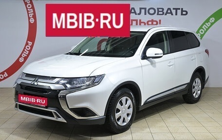 Mitsubishi Outlander III рестайлинг 3, 2019 год, 1 890 000 рублей, 17 фотография