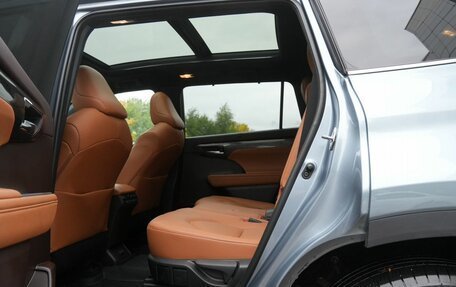 Toyota Highlander, 2021 год, 4 890 000 рублей, 12 фотография