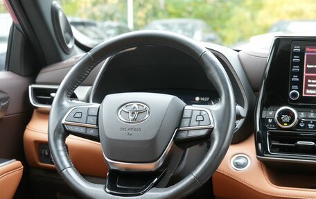 Toyota Highlander, 2021 год, 4 890 000 рублей, 20 фотография
