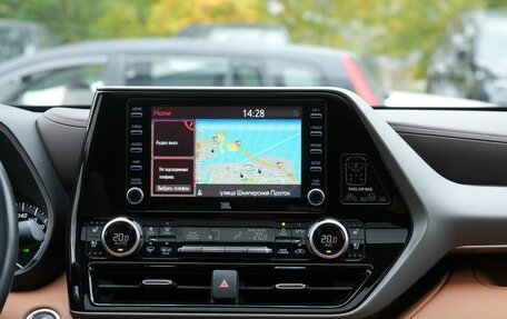 Toyota Highlander, 2021 год, 4 890 000 рублей, 24 фотография