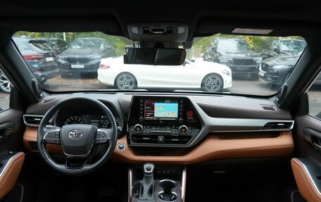 Toyota Highlander, 2021 год, 4 890 000 рублей, 19 фотография