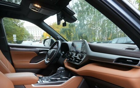 Toyota Highlander, 2021 год, 4 890 000 рублей, 21 фотография