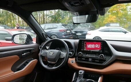 Toyota Highlander, 2021 год, 4 890 000 рублей, 18 фотография