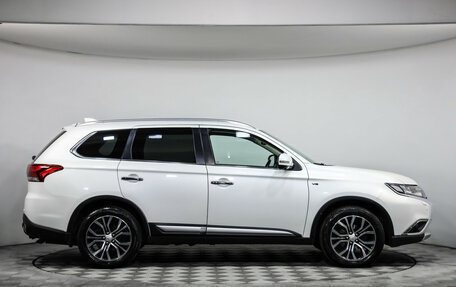 Mitsubishi Outlander III рестайлинг 3, 2018 год, 2 149 000 рублей, 4 фотография