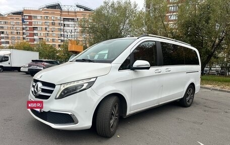 Mercedes-Benz V-Класс, 2020 год, 3 900 000 рублей, 2 фотография