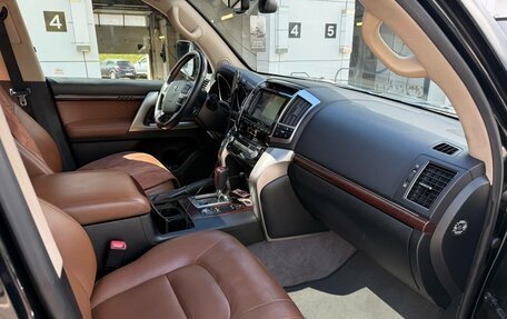 Toyota Land Cruiser 200, 2014 год, 3 800 000 рублей, 21 фотография