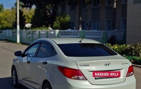 Hyundai Solaris II рестайлинг, 2015 год, 970 000 рублей, 4 фотография