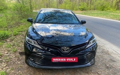 Toyota Camry, 2018 год, 2 800 000 рублей, 1 фотография