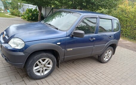 Chevrolet Niva I рестайлинг, 2017 год, 680 000 рублей, 3 фотография