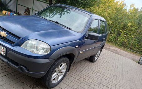 Chevrolet Niva I рестайлинг, 2017 год, 680 000 рублей, 2 фотография