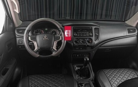 Mitsubishi L200 IV рестайлинг, 2021 год, 2 949 000 рублей, 6 фотография