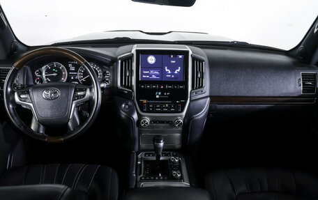 Toyota Land Cruiser 200, 2018 год, 7 000 000 рублей, 11 фотография