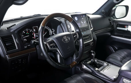Toyota Land Cruiser 200, 2018 год, 7 000 000 рублей, 14 фотография