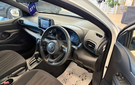 Toyota Yaris, 2021 год, 1 249 000 рублей, 10 фотография