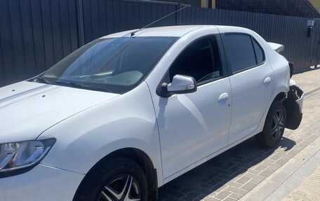Renault Logan II, 2015 год, 450 000 рублей, 2 фотография
