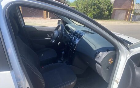 Renault Logan II, 2015 год, 450 000 рублей, 5 фотография