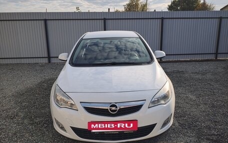 Opel Astra J, 2011 год, 610 000 рублей, 2 фотография