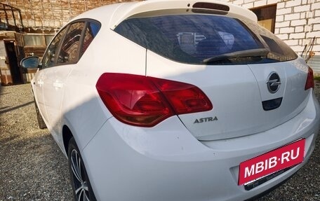 Opel Astra J, 2011 год, 610 000 рублей, 23 фотография