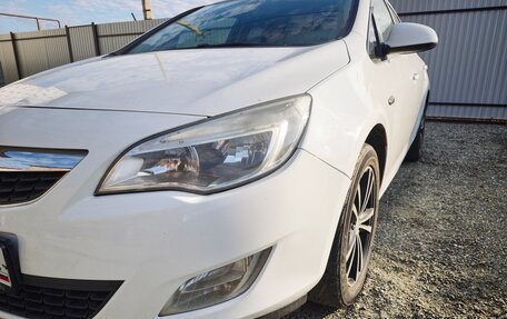 Opel Astra J, 2011 год, 610 000 рублей, 22 фотография