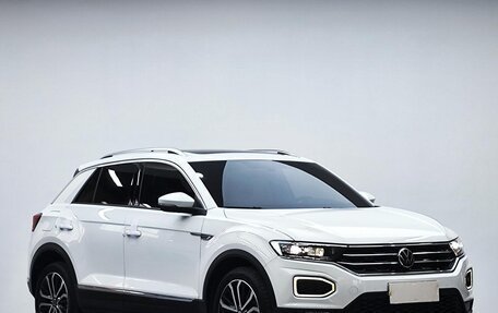 Volkswagen T-Roc I, 2023 год, 2 095 017 рублей, 2 фотография